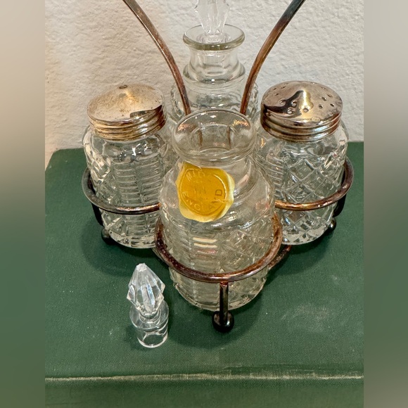 Vintage Sheffield Glass Cruet Set Oil, Vinegar, Salt & Pepper Set- 5 Pieces - Picture 5 of 14